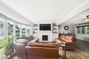 554 S 8th St, Lindenhurst, NY 11757 - Photo 4