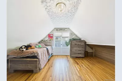 554 S 8th Street, Lindenhurst, NY 11757 - Photo 16