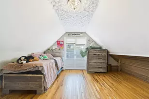 554 S 8th St, Lindenhurst, NY 11757 - Photo 16