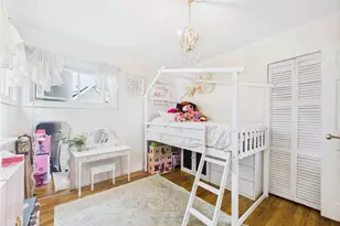 554 S 8th St, Lindenhurst, NY 11757 - Photo 14