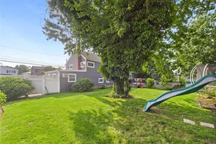 554 S 8th St, Lindenhurst, NY 11757 - Photo 26