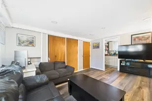 554 S 8th St, Lindenhurst, NY 11757 - Photo 20