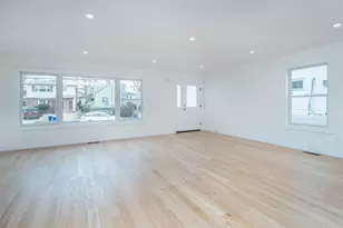 35A Dunwood Rd, Port Washington, NY 11050 - Photo 4