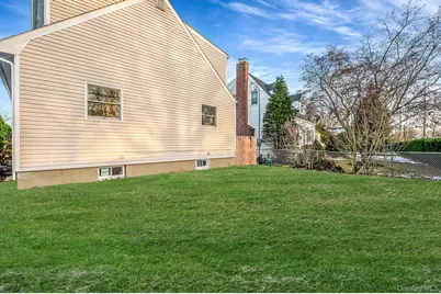 15 Macon Street, Lindenhurst, NY 11757 - Photo 4