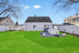 23 Haven Ln, Levittown, NY 11756 - Photo 8