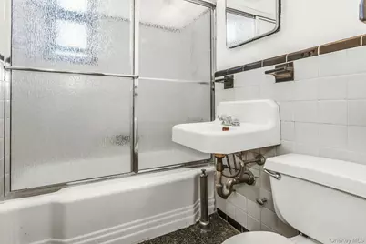 21-47 Utopia Parkway #2, Whitestone, NY 11357 - Photo 14