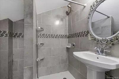 1021 E 213th Street, Bronx, NY 10469 - Photo 24