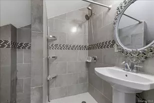 1021 E 213th St, Bronx, NY 10469 - Photo 24