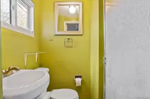 25 Ford Dr W, Massapequa, NY 11758 - Photo 26