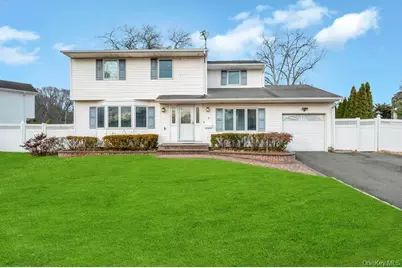 7 Carto Circle, Deer Park, NY 11729 - Photo 2