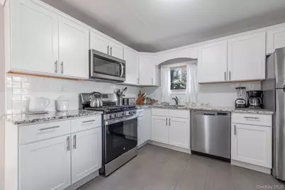 1375 W Main Street, Riverhead, NY 11901 - Photo 16