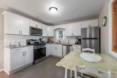 1375 W Main Street, Riverhead, NY 11901 - Photo 12