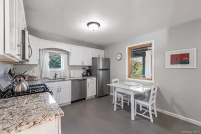 1375 W Main Street, Riverhead, NY 11901 - Photo 14