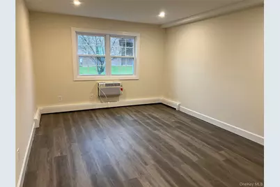 43 Springwood Drive, North Babylon, NY 11703 - Photo 4