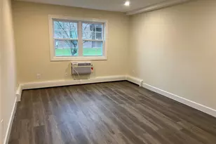 43 Springwood Dr, North Babylon, NY 11703 - Photo 4