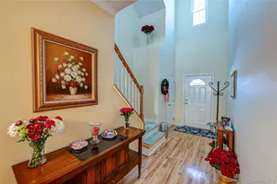 4 Chelsea Dr, Smithtown, NY 11787 - Photo 2