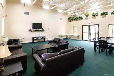 2449 F Union Boulevard #9B, Islip, NY 11751 - Photo 4