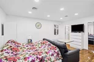 902 Linden Ave, Westbury, NY 11590 - Photo 16