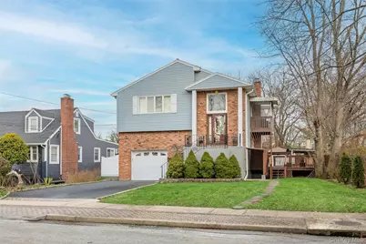 902 Linden Avenue, Westbury, NY 11590 - Photo 2