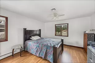 902 Linden Ave, Westbury, NY 11590 - Photo 20