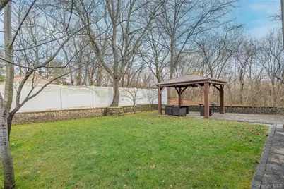 902 Linden Avenue, Westbury, NY 11590 - Photo 36