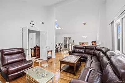 902 Linden Avenue, Westbury, NY 11590 - Photo 6