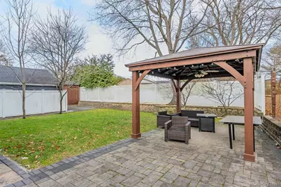902 Linden Avenue, Westbury, NY 11590 - Photo 32