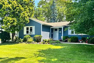 7 Lico Pl, Babylon, NY 11702 - Photo 2