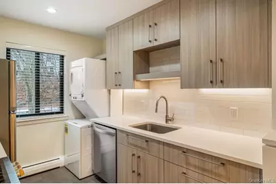 30 Hillside Terrace #E, White Plains, NY 10601 - Photo 2