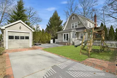 70 Larch Avenue, Floral Park, NY 11001 - Photo 34