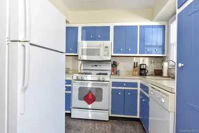 24 Bon Aire Circle #N, Suffern, NY 10901 - Photo 10