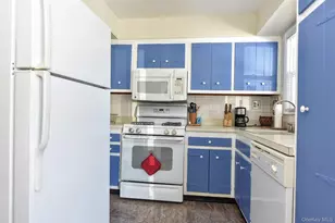 24 Bon Aire Cir, Suffern, NY 10901 - Photo 10