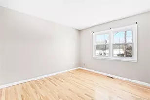 10 Bartlett Commons, Yaphank, NY 11980 - Photo 6