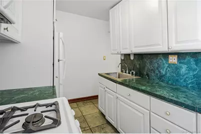 7510 Yellowstone Boulevard #5L, Rego Park, NY 11374 - Photo 4