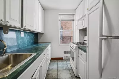 7510 Yellowstone Boulevard #5L, Rego Park, NY 11374 - Photo 2