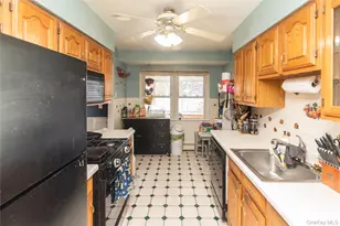 19 Maryland Ave, Poughkeepsie, NY 12603 - Photo 6