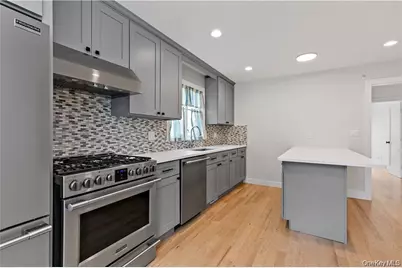 9 Lyons Place, New Rochelle, NY 10801 - Photo 8