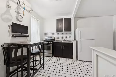 303 E 37th Street #1F, New York, NY 10016 - Photo 2