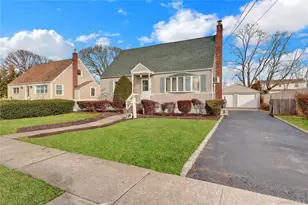 2217 7th St, East Meadow, NY 11554 - Photo 4