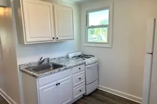 578 S 15th St, Lindenhurst, NY 11757 - Photo 2