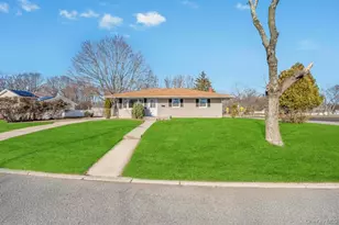 3 Radburn Ln, Port Jefferson Station, NY 11776 - Photo 4