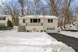 21 Henning Dr, Montrose, NY 10548 - Photo 2