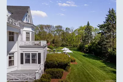 35 S Penataquit Avenue, Bay Shore, NY 11706 - Photo 24