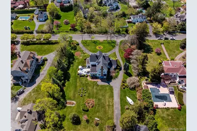 35 S Penataquit Avenue, Bay Shore, NY 11706 - Photo 20