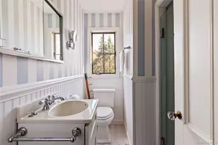 35 S Penataquit Ave, Bay Shore, NY 11706 - Photo 14