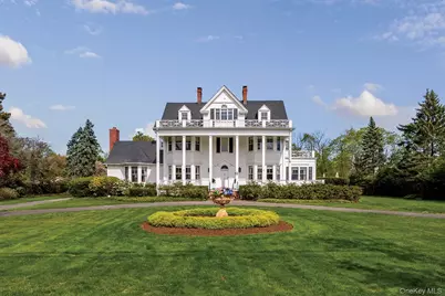 35 S Penataquit Avenue, Bay Shore, NY 11706 - Photo 1