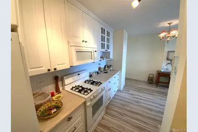 27010 Grand Central Parkway #10X, Floral Park, NY 11005 - Photo 10