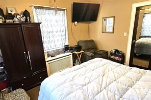 80 Dobson Ave, Merrick, NY 11566 - Photo 16