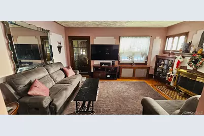 80 Dobson Avenue, Merrick, NY 11566 - Photo 6