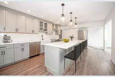 22 Eastover Drive, East Northport, NY 11731 - Photo 10